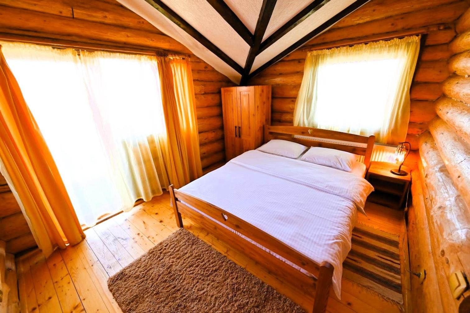 Casa De Lemn Villa Rîşnov Buitenkant foto